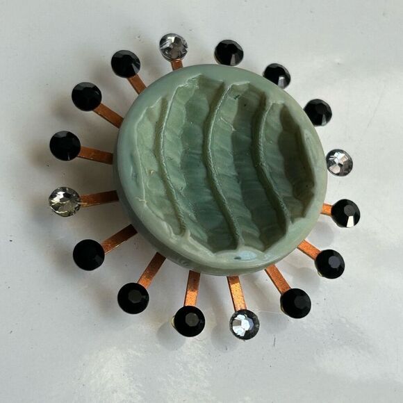 Vintage Upcycled Atomic Starburst Refrigerator Magnet Buttons Rhinestones Green - Picture 2 of 5